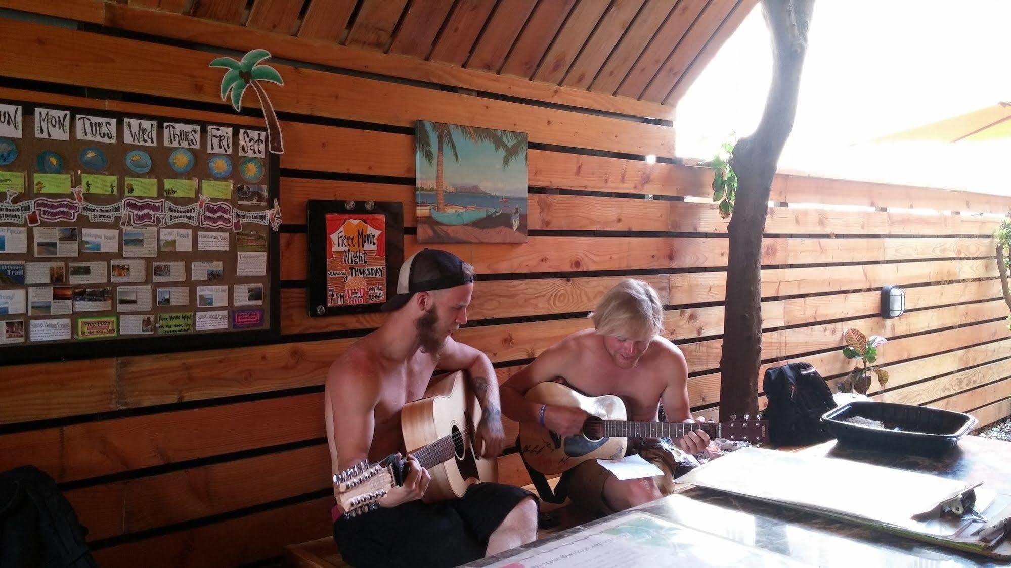 The Beach Waikiki Boutique Hostel ホノルル エクステリア 写真