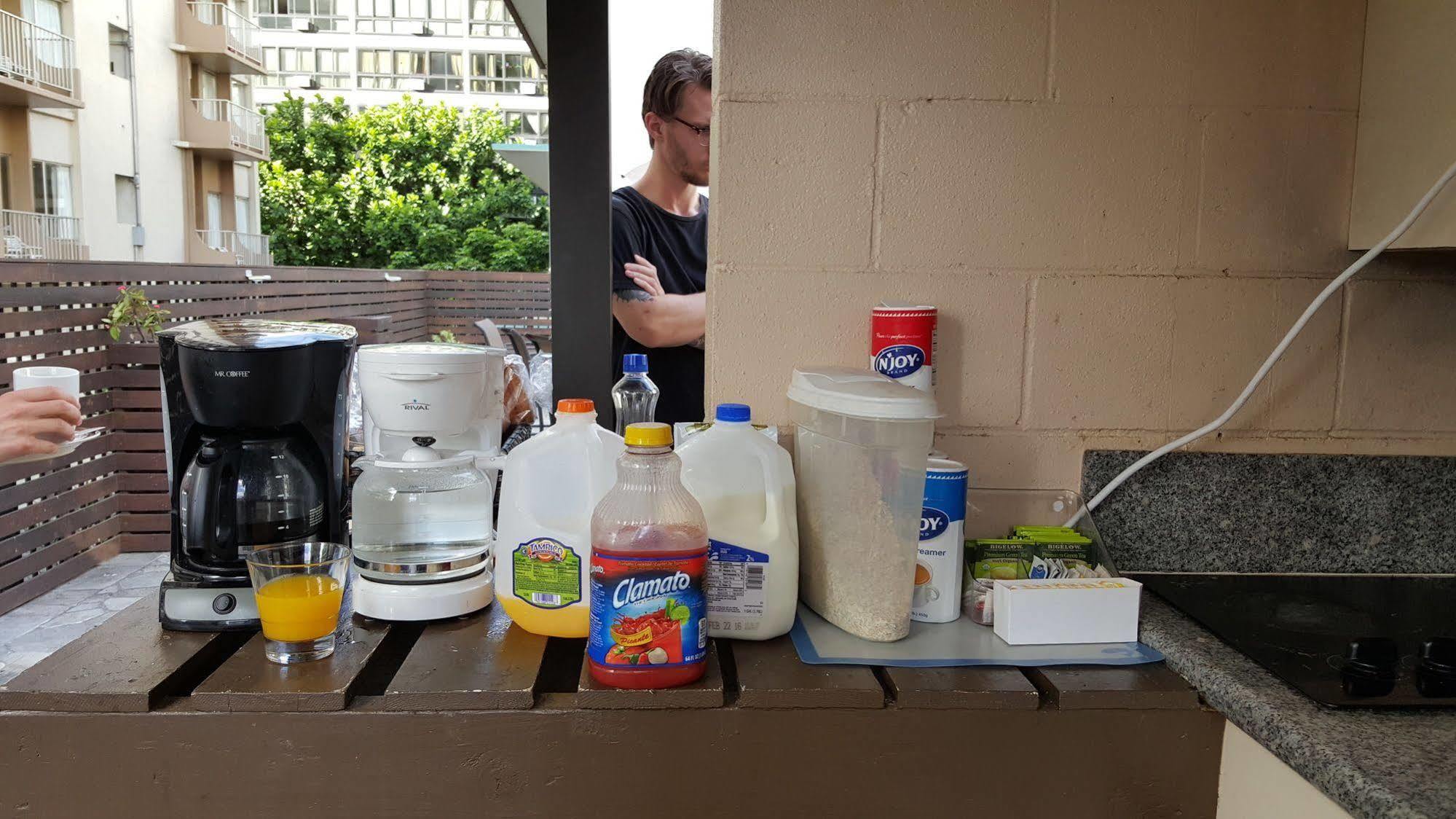 The Beach Waikiki Boutique Hostel ホノルル エクステリア 写真