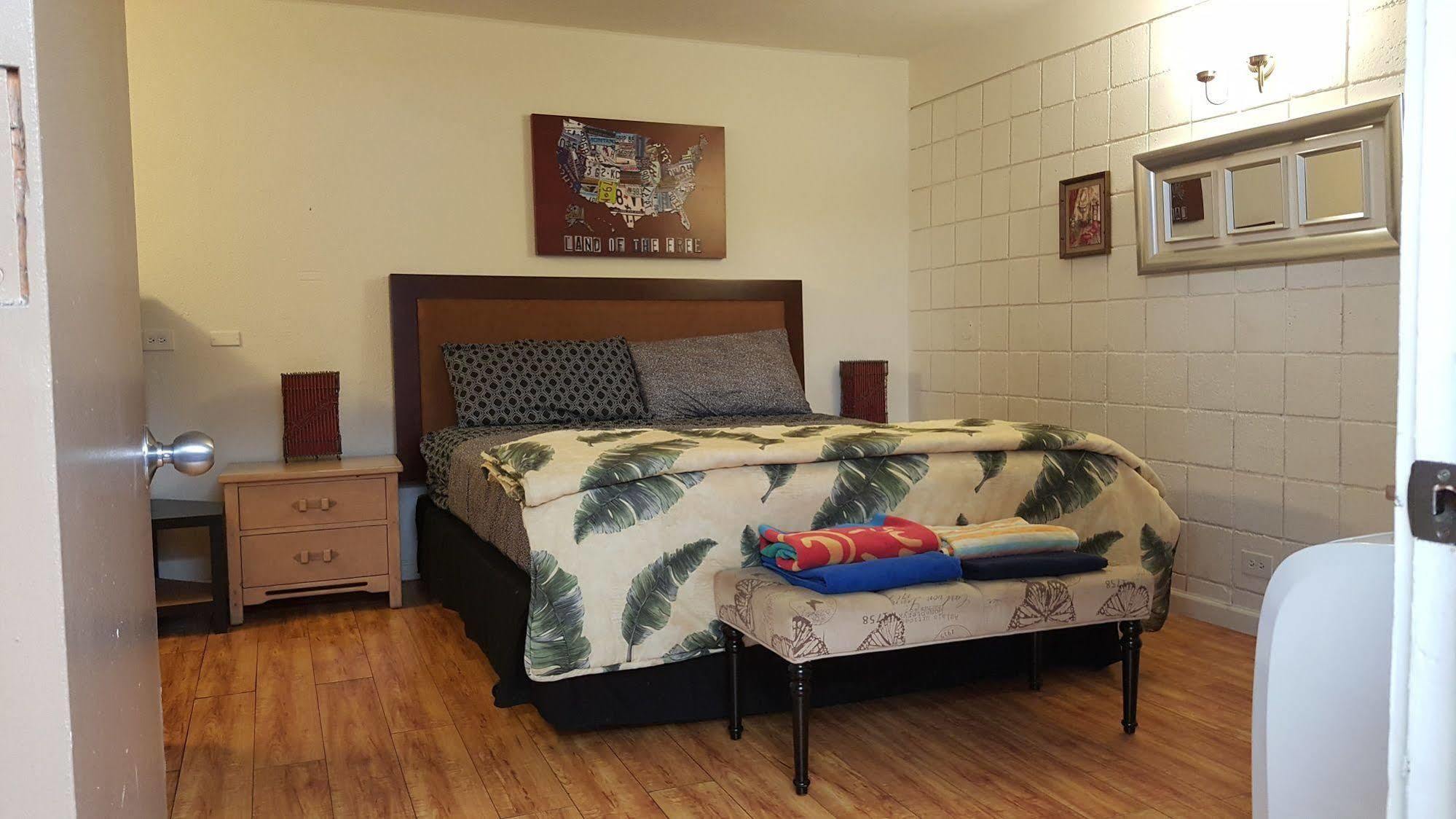 The Beach Waikiki Boutique Hostel ホノルル エクステリア 写真