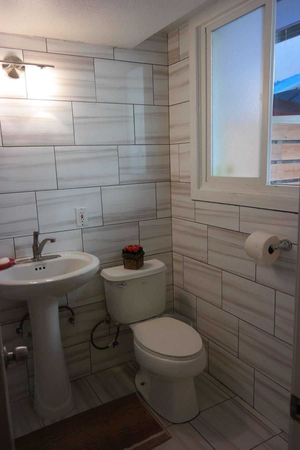 The Beach Waikiki Boutique Hostel ホノルル エクステリア 写真
