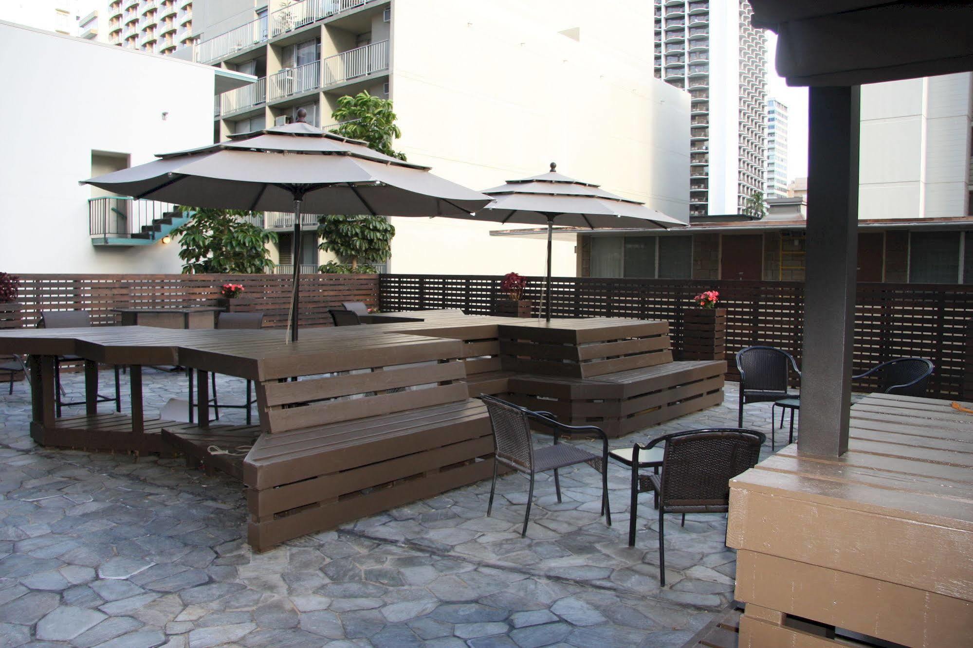 The Beach Waikiki Boutique Hostel ホノルル エクステリア 写真