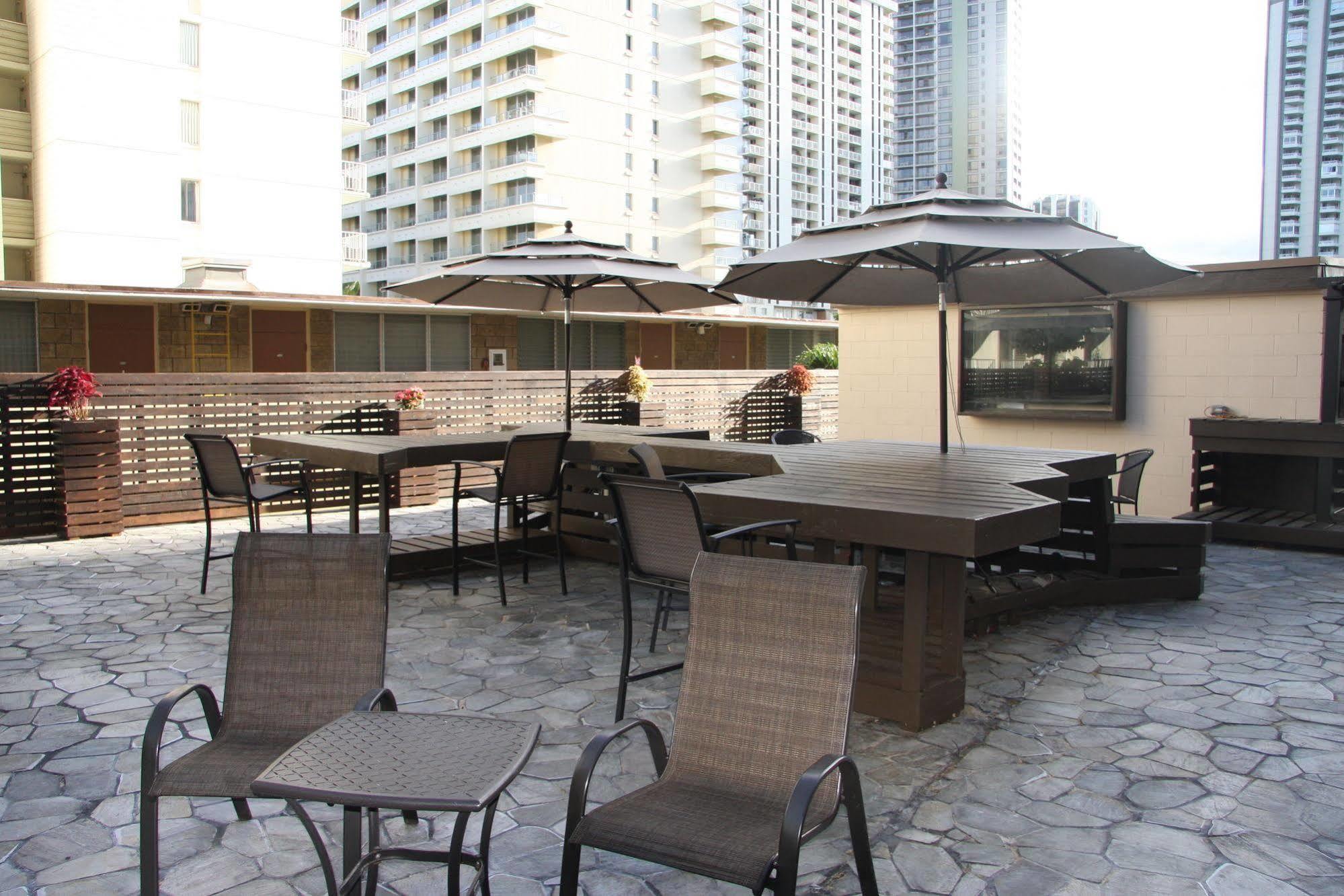 The Beach Waikiki Boutique Hostel ホノルル エクステリア 写真