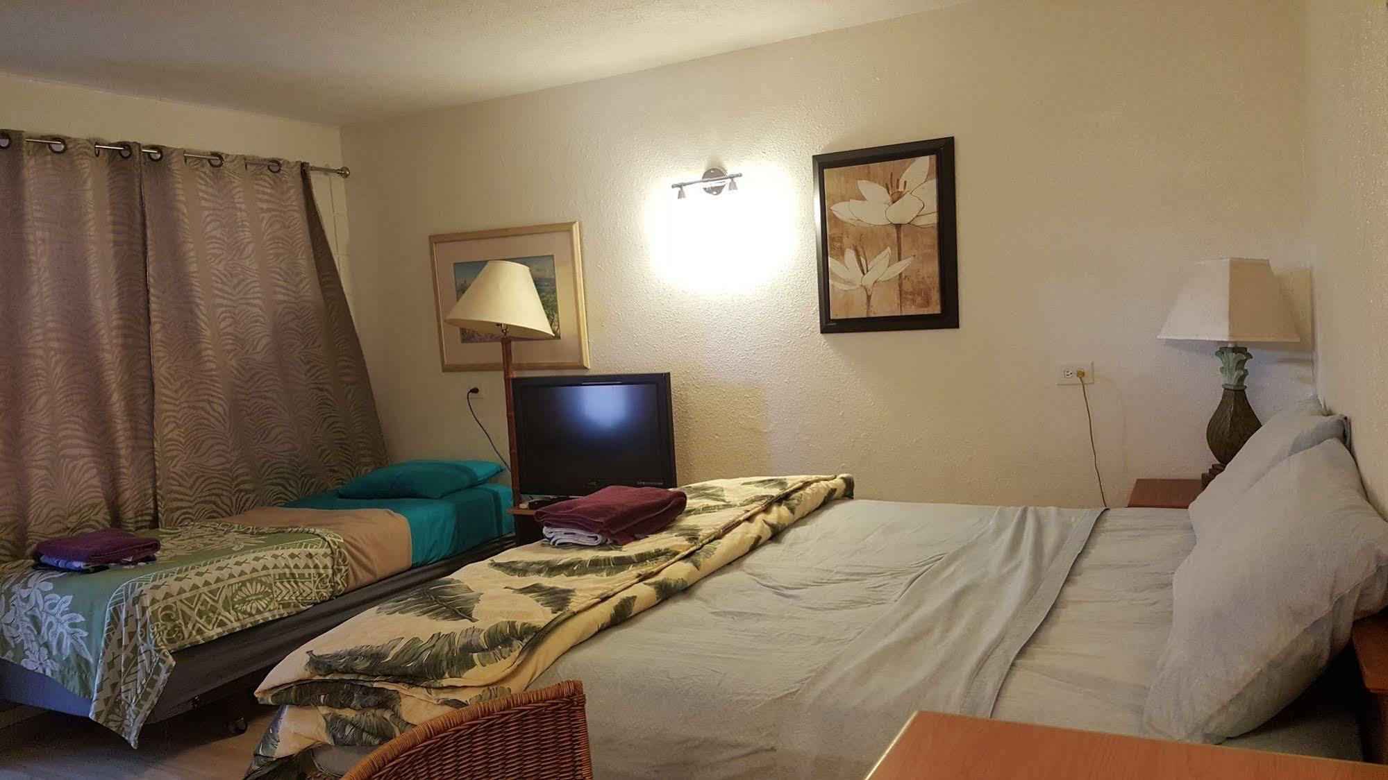 The Beach Waikiki Boutique Hostel ホノルル エクステリア 写真