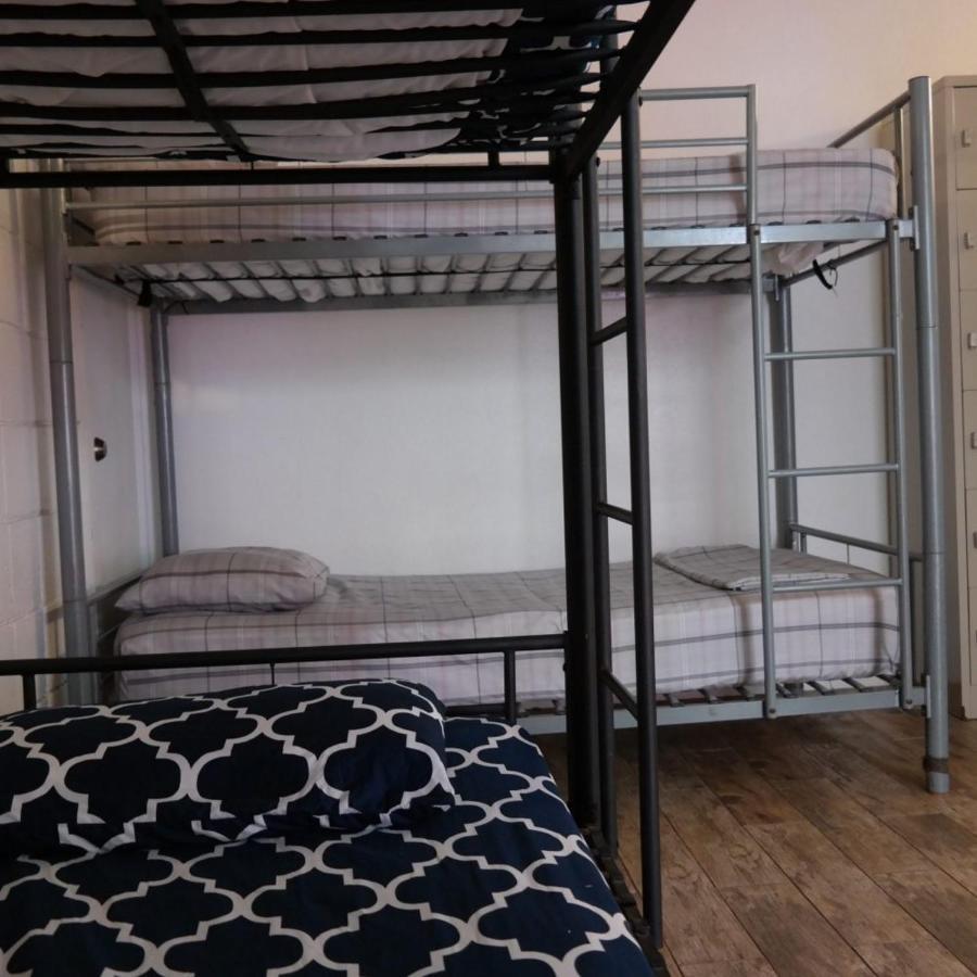 The Beach Waikiki Boutique Hostel ホノルル エクステリア 写真