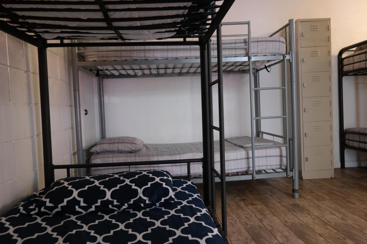 The Beach Waikiki Boutique Hostel ホノルル エクステリア 写真