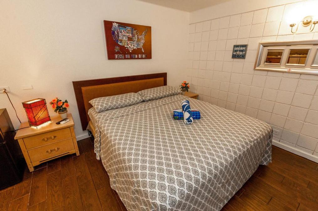 The Beach Waikiki Boutique Hostel ホノルル エクステリア 写真