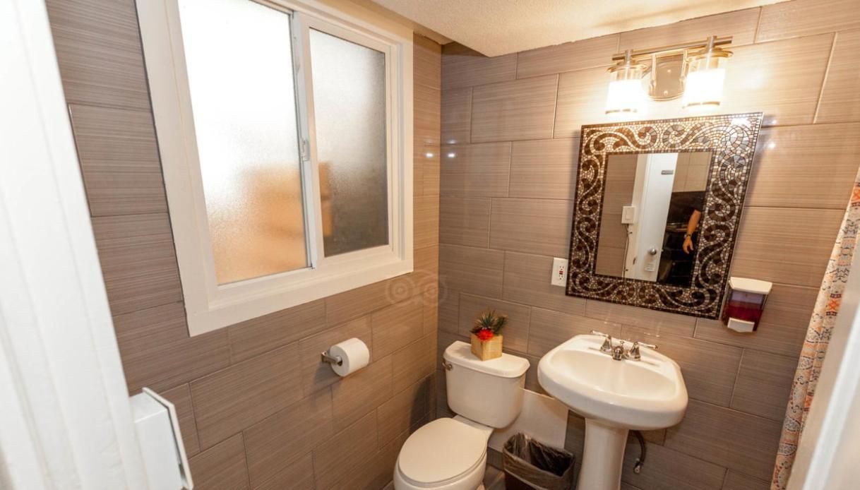 The Beach Waikiki Boutique Hostel ホノルル エクステリア 写真