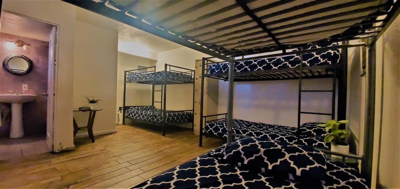 The Beach Waikiki Boutique Hostel ホノルル エクステリア 写真